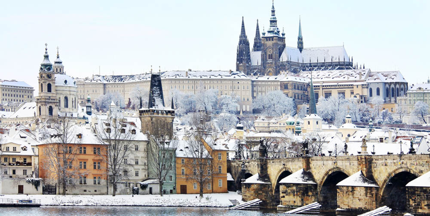 Prague mùa đông – Thành phố cổ tích bên dòng sông Vltava rực rỡ trong tuyết trắng